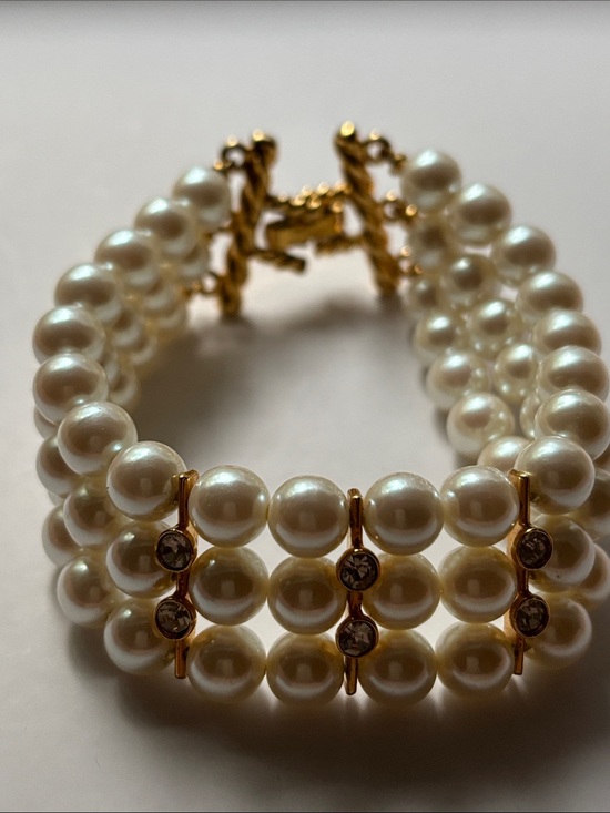 Vintage Jewelry - ⚫️Vintage 3 Strand Faux Pearls With Gold & Rhinestone Accents